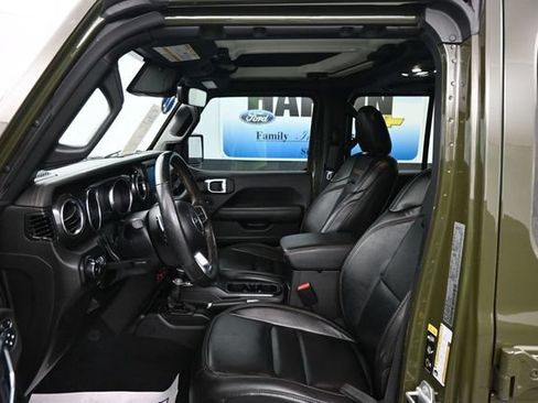 Used 2022 Jeep Wrangler Unlimited Rubicon w/ Xtreme Recon 35" Tire Package AWD/4WD image 11