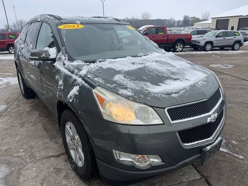 Used 2011 Chevrolet Traverse LT image 3