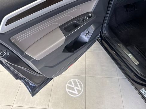 Used 2023 Volkswagen Atlas SE w/ Black Wheel Package AWD/4WD image 13