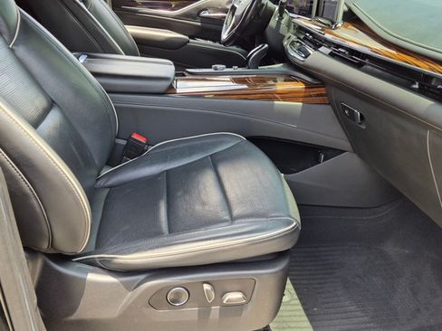 Used 2021 Cadillac Escalade Premium Luxury RWD image 22