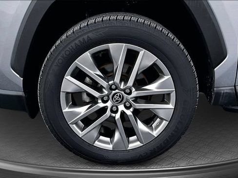 Used 2020 Toyota RAV4 Limited AWD/4WD image 32