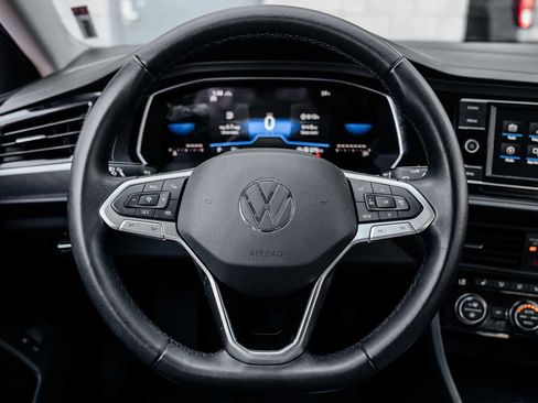 Used 2023 Volkswagen Jetta SE image 6