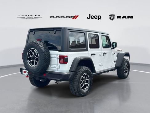 Used 2025 Jeep Wrangler Unlimited Rubicon AWD/4WD image 3