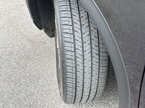 Used 2025 Ford Escape Platinum image 8