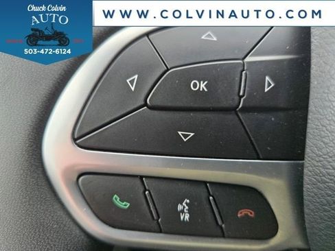 Used 2024 Chrysler Pacifica Touring-L image 24