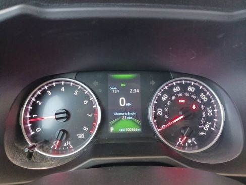 Used 2022 Toyota RAV4 LE FWD image 18