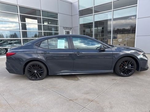 Used 2025 Toyota Camry SE image 8