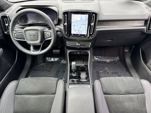 Certified 2023 Volvo C40 P8 Recharge Ultimate image 12