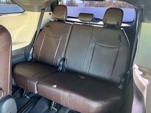Certified 2023 Toyota Sienna Platinum image 17