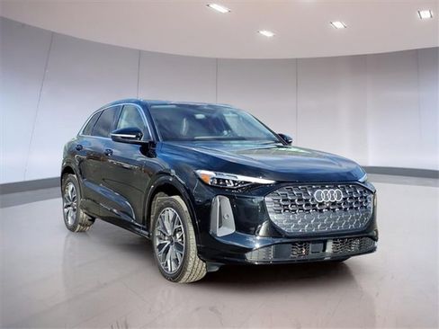 Used 2025 Audi Q5 Premium Plus w/ Premium Plus image 1