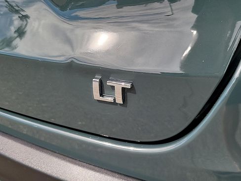 Used 2025 Chevrolet Trax LT FWD image 29