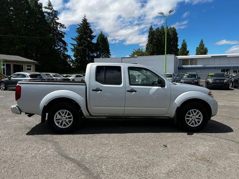 Used 2018 Nissan Frontier SV AWD/4WD image 2