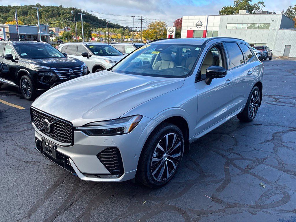 Used 2025 Volvo XC60 B5 Plus w/ Climate Package AWD/4WD image 3