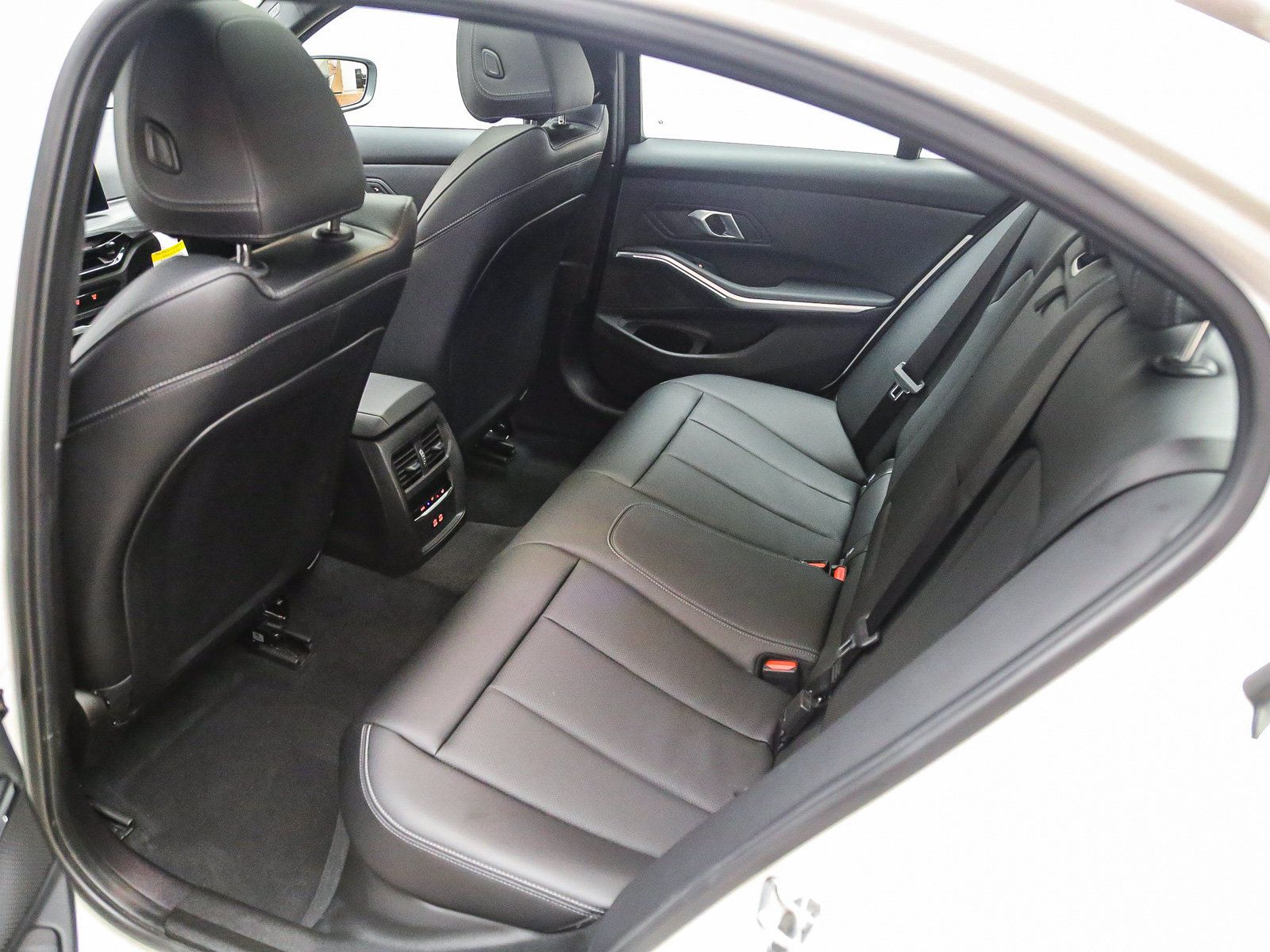Used 2026 BMW 330i Sedan w/ Convenience Package RWD image 20