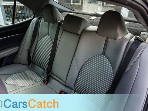 Used 2018 Toyota Camry SE w/ Moonroof Package FWD image 32