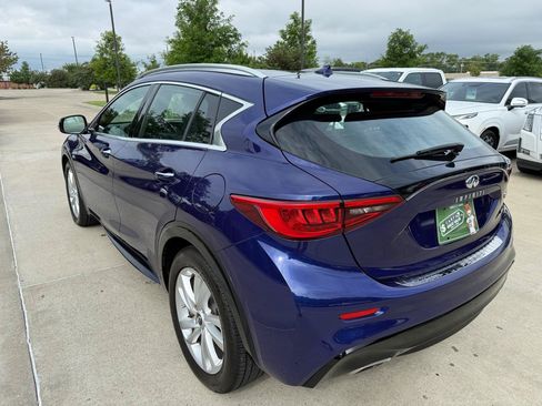 Used 2017 INFINITI QX30 Premium FWD image 6