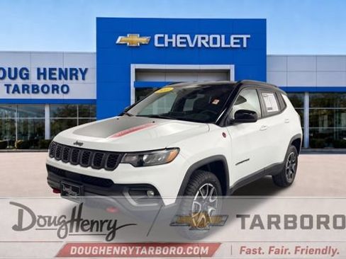 Used 2025 Jeep Compass Trailhawk AWD/4WD image 1