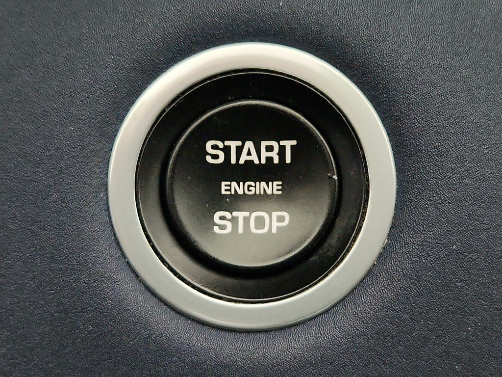 Used 2020 Land Rover Range Rover Evoque SE AWD/4WD image 17