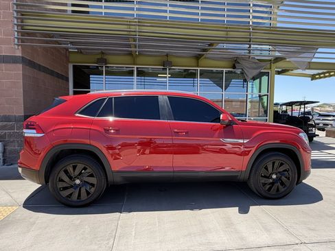 Used 2024 Volkswagen Atlas Cross Sport SE w/ Panoramic Sunroof Package FWD image 9