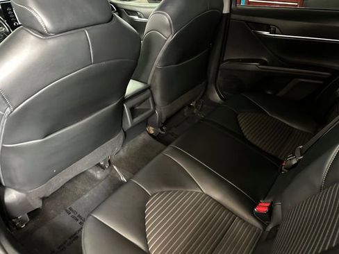 Used 2022 Toyota Camry SE FWD image 14