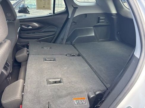 Used 2024 GMC Terrain SLE image 28