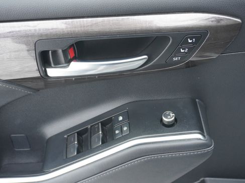 Used 2021 Toyota Highlander Limited image 9