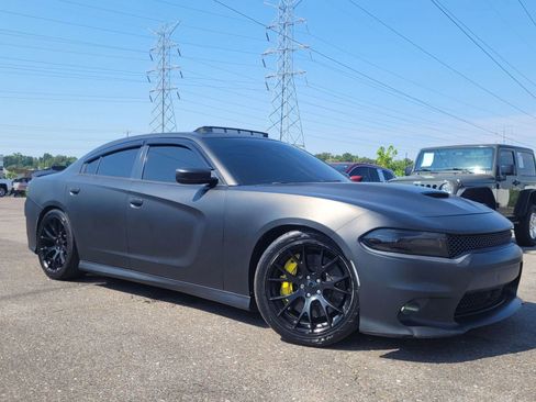 Used 2017 Dodge Charger SRT w/ Harman/Kardon Audio Group image 12