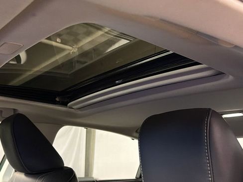 Used 2023 Lexus ES 300h Ultra Luxury w/ Accessory Package (Z2) image 6