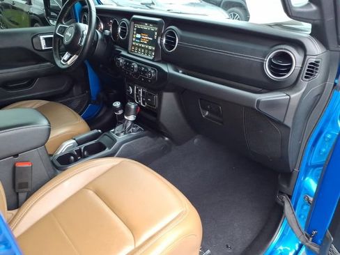 Used 2022 Jeep Wrangler Unlimited Sahara w/ Cold Weather Group AWD/4WD image 24