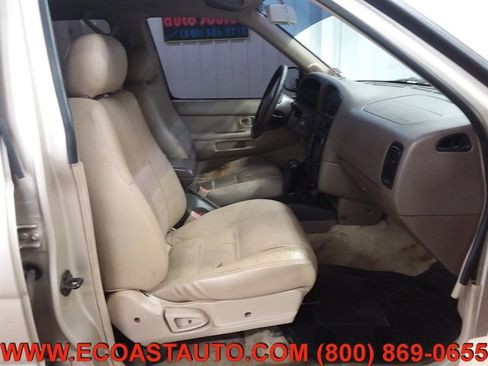 Used 1998 Nissan Pathfinder SE image 14