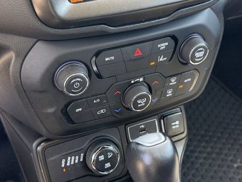 Used 2023 Jeep Renegade Trailhawk AWD/4WD image 21