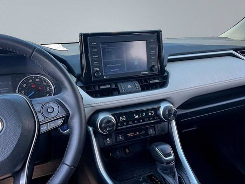 Used 2022 Toyota RAV4 XLE Premium AWD/4WD image 9