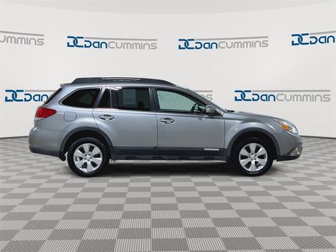Used 2011 Subaru Outback 2.5i Premium image 9