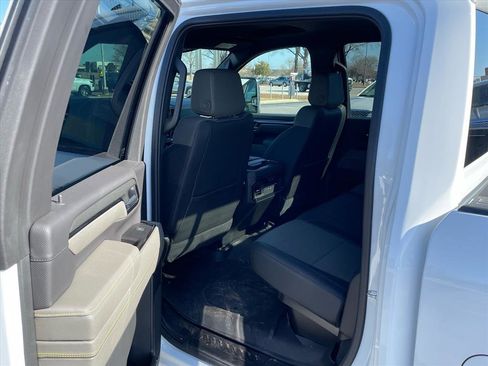 Used 2025 Chevrolet Silverado 2500 ZR2 image 18