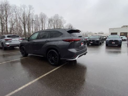Certified 2025 Toyota Highlander XSE image 11
