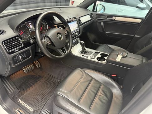 Used 2014 Volkswagen Touareg VR6 image 15