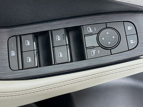 Used 2023 Nissan Rogue SV image 15