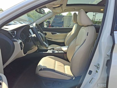 Used 2022 INFINITI QX50 Luxe AWD/4WD image 17