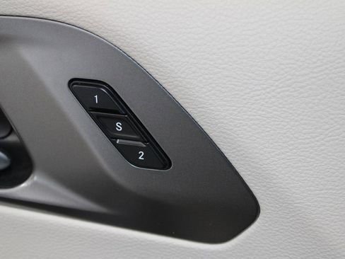 Used 2024 Chrysler Pacifica Touring-L image 34