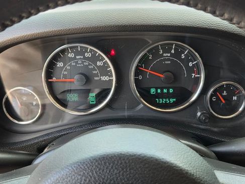Used 2018 Jeep Wrangler Sahara w/ Connectivity Group AWD/4WD image 14