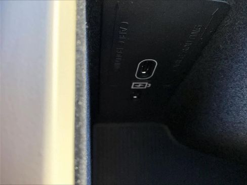 Used 2023 Volvo XC60 T8 Ultimate w/ Climate Package image 36