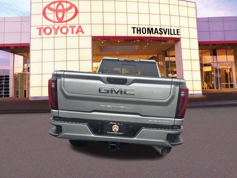 Used 2025 GMC Sierra 2500 Denali Ultimate image 6