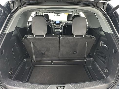 Used 2022 Ford Explorer XLT w/ Equipment Group 202A AWD/4WD image 16