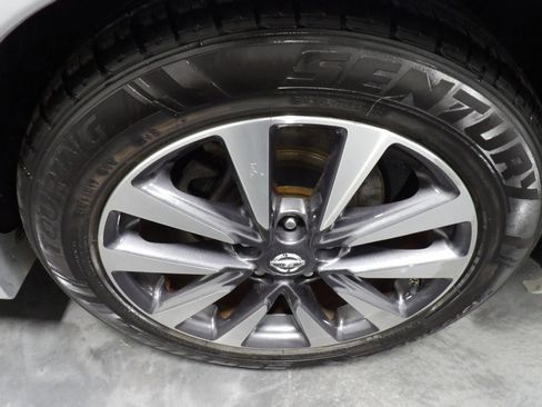 Used 2017 Nissan Altima 2.5 SL w/ Moonroof Package image 22