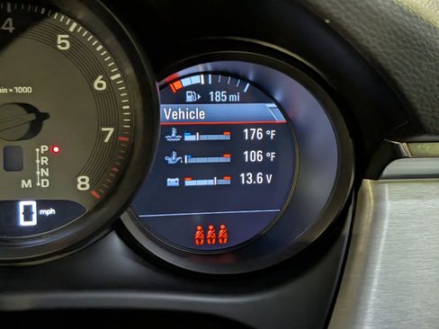 Certified 2026 Porsche Macan AWD/4WD image 32