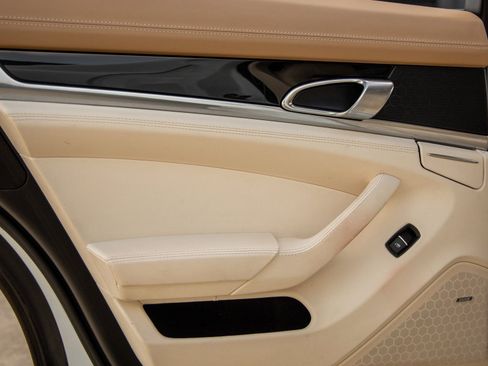 Used 2016 Porsche Panamera Edition image 32