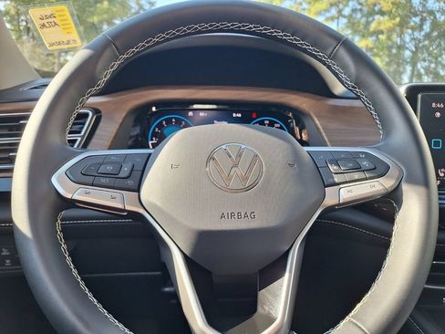 Used 2026 Volkswagen Atlas SE FWD image 15