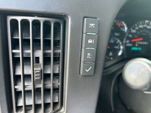 Used 2017 Chevrolet Express 2500 Work Van image 18