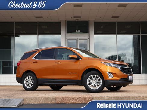 Used 2018 Chevrolet Equinox LT w/ Sun & Infotainment Package FWD image 2