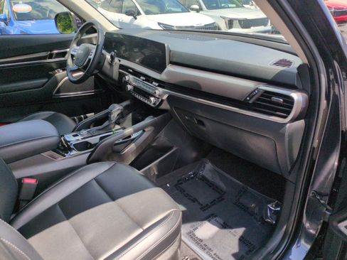 Used 2025 Kia Telluride LX FWD image 35